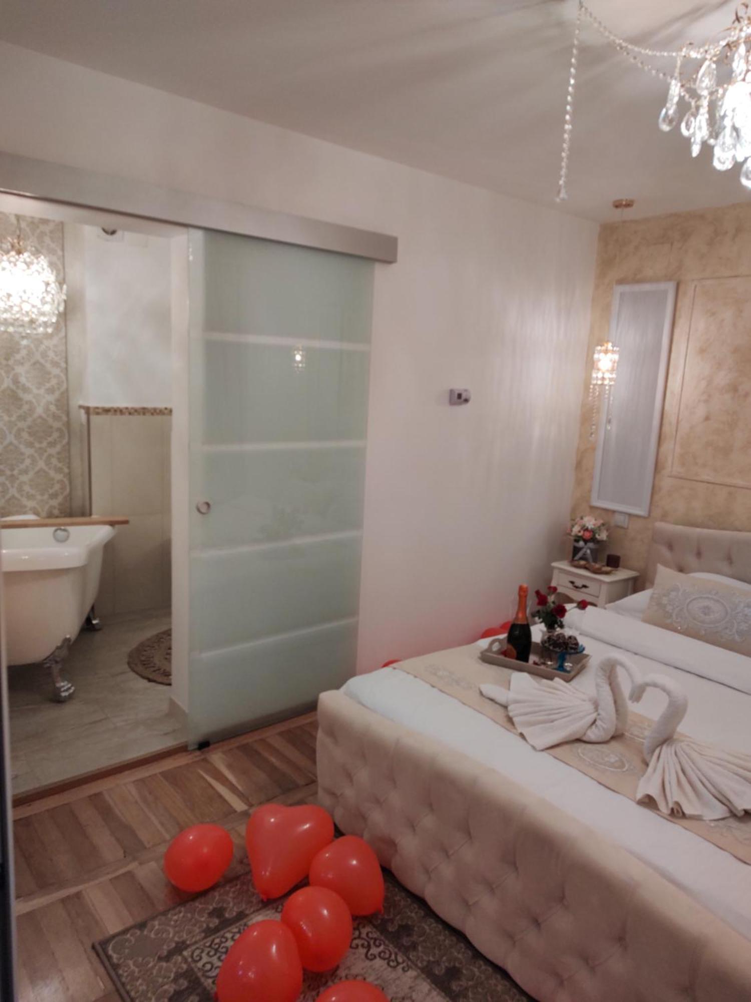 Penthouse Luxury Apartamento Resita Exterior foto